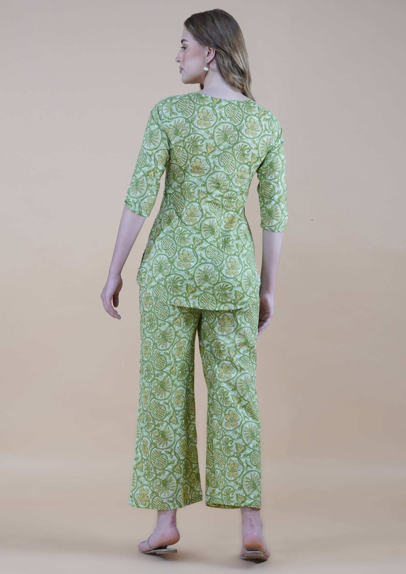 Elegant loungewear in golden green blossoms